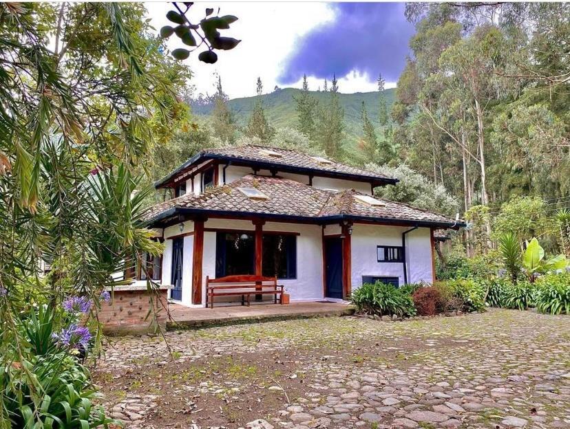 Bed and Breakfast Hacienda San Juan De La Vega Отавало Екстер'єр фото